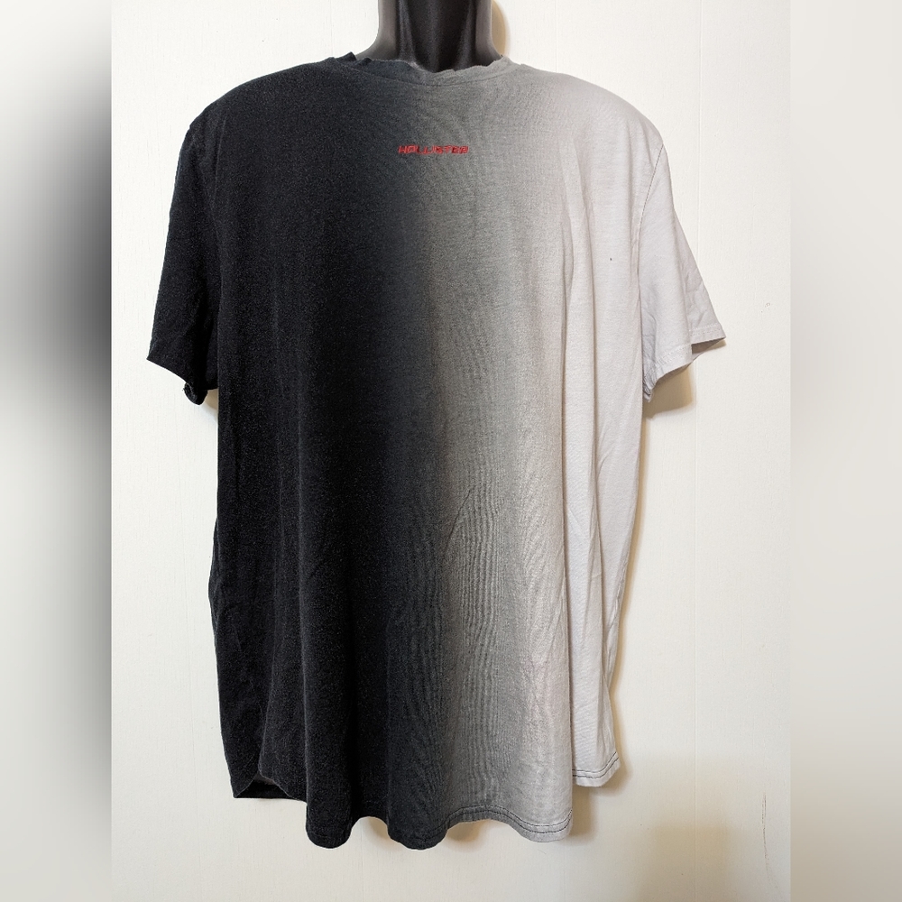 Men's Hollister  Black and White T-shirt w/Red Hollister Logo Size XXL